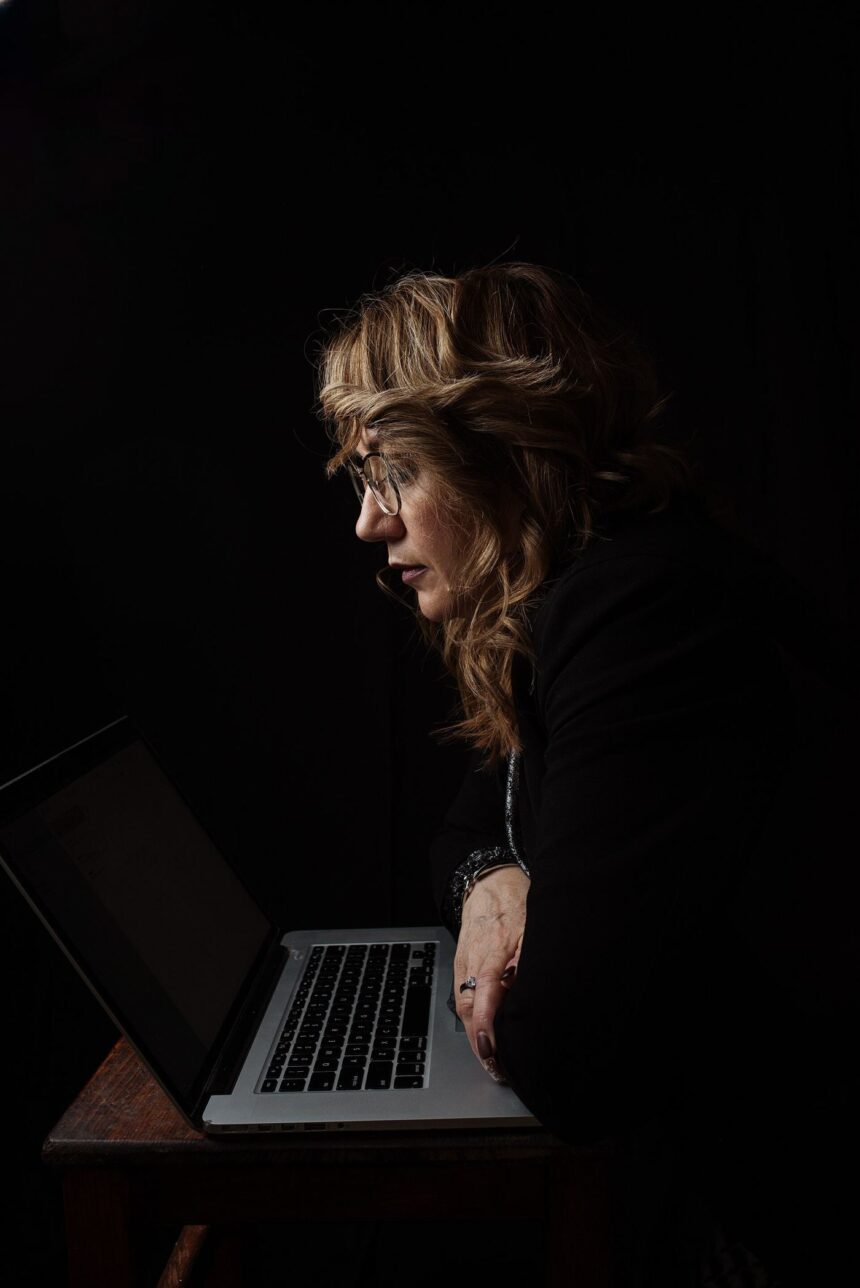 Attention Residue Explains the Cost of Multitasking — illustrative photograph