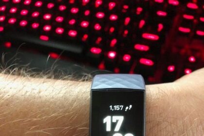 Galaxy Fit 4 fitness tracker band with health tiles